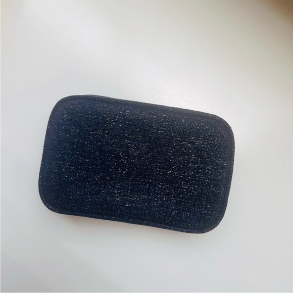 💎 CHANEL Makeup Pouch - Picture 7 of 11